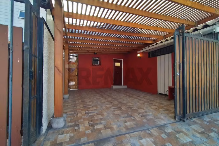 Casa 3d/2b con patio y 2 estacionamientos