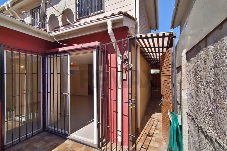 Casa 3d/2b con patio y 2 estacionamientos