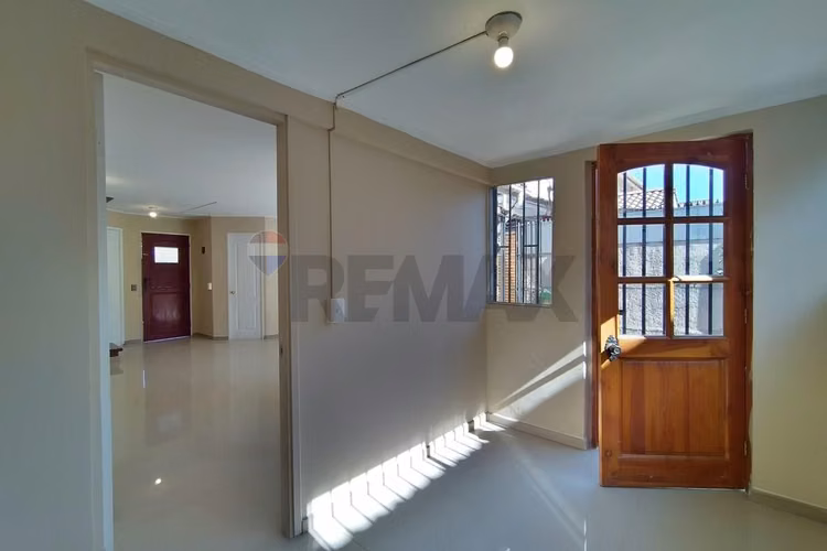 Casa 3d/2b con patio y 2 estacionamientos