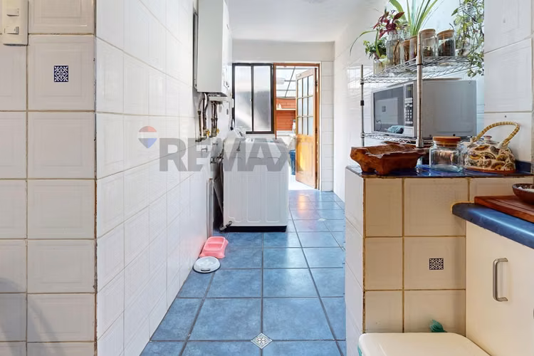 Hermosa casa familiar con piscina, peñalolen - Imagen 24