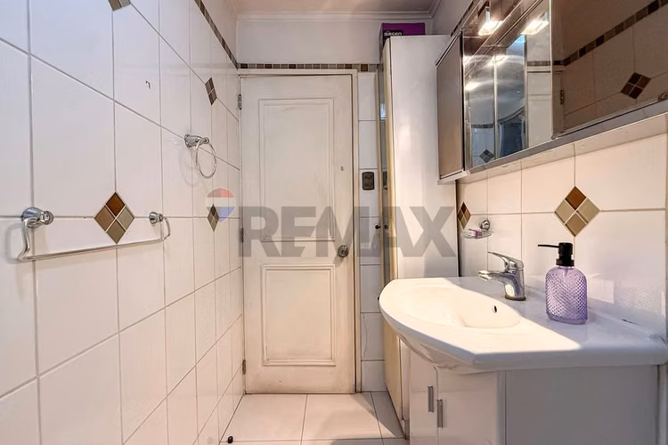 Casa de uso mixto detrás de apumanque las condes
