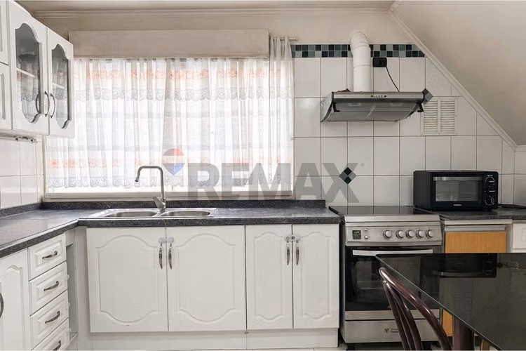 Casa de uso mixto detrás de apumanque las condes