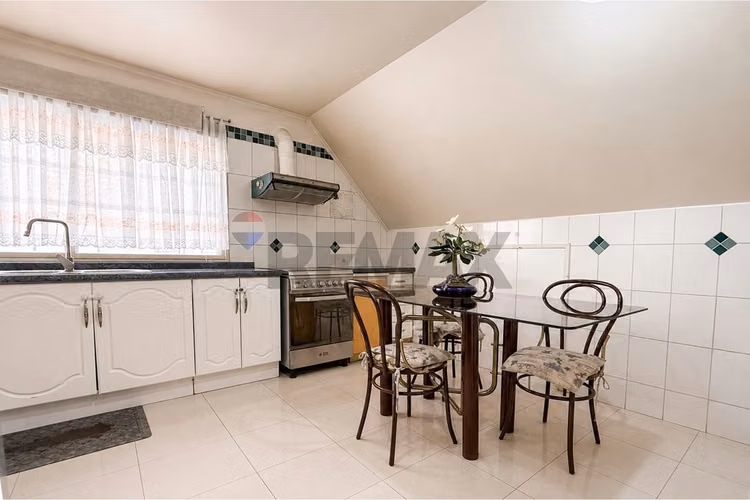 Casa de uso mixto detrás de apumanque las condes