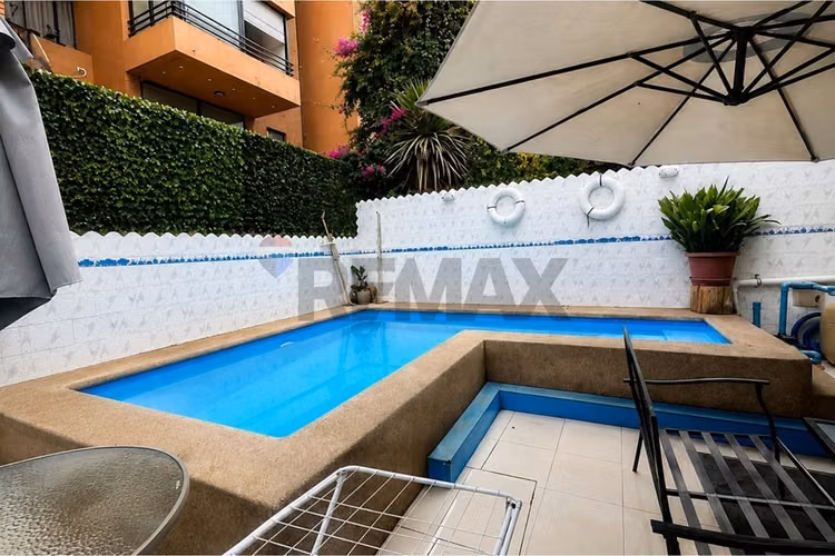 Casa de uso mixto detrás de apumanque las condes