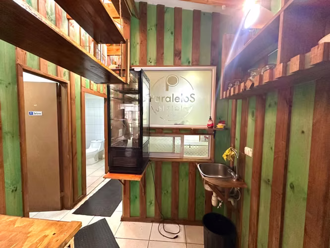 LOCAL GASTRONÓMICO EQUIPADO EN FRENTE P KRAHMER VALDIVIA
