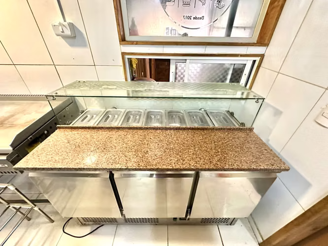 LOCAL GASTRONÓMICO EQUIPADO EN FRENTE P KRAHMER VALDIVIA