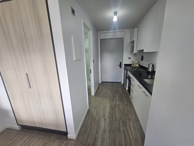 ARRIENDO ESTUDIO AMOBLADO CON ESTACIONAMIENTO EN ISLA TEJA