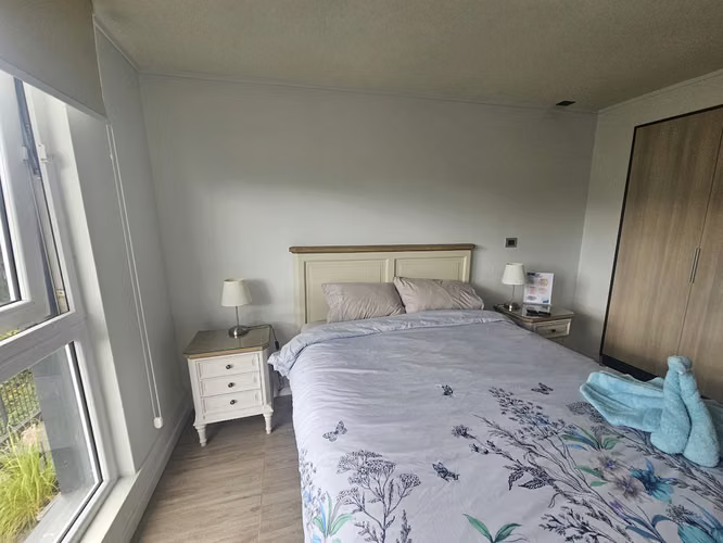 ARRIENDO ESTUDIO AMOBLADO CON ESTACIONAMIENTO EN ISLA TEJA