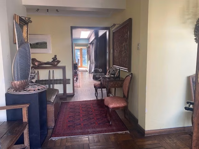 Casa en venta de 6 dorm. en Vitacura