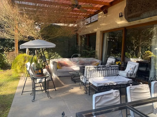 Casa en venta de 6 dorm. en Vitacura