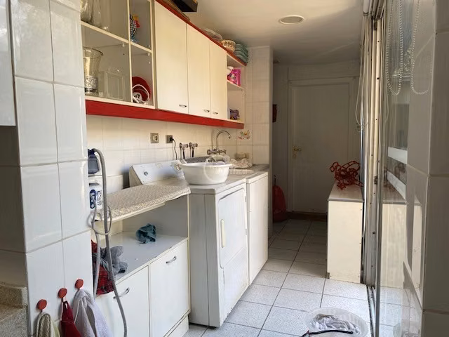 Casa en venta de 6 dorm. en Vitacura