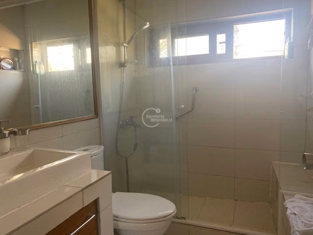 Casa en venta de 6 dorm. en Vitacura