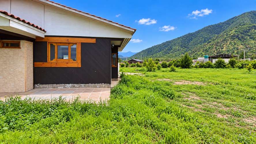 En venta, parcela de 5.000 m2., con casa de 2 dormitorios, en El Melón, Nogales.  100 M$