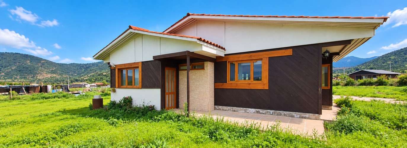 En venta, parcela de 5.000 m2., con casa de 2 dormitorios, en El Melón, Nogales.  100 M$