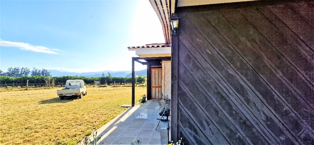 En venta, parcela de 5.000 m2., con casa de 2 dormitorios, en El Melón, Nogales.  100 M$