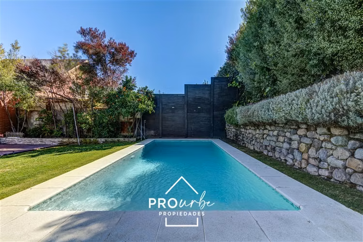 Casa en venta de 6 dorm. en Peñalolén