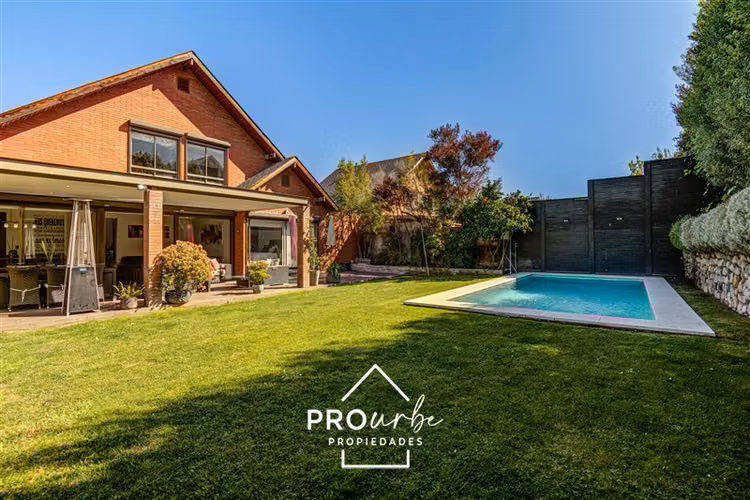 Casa en venta de 6 dorm. en Peñalolén