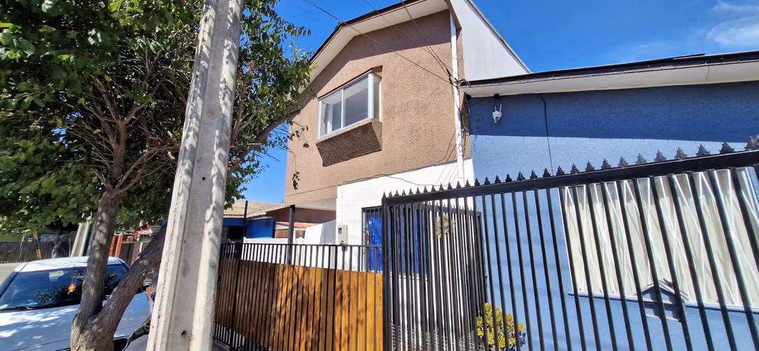 Venta de casa de cuatro dormitorios, en El Sendero, Quillota.  122 M$.
