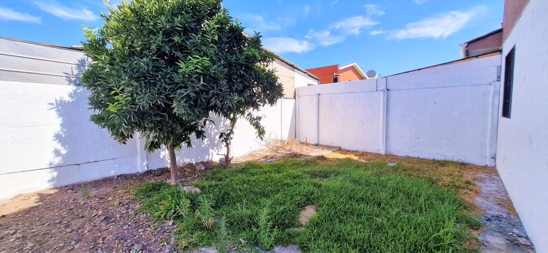 Venta de casa de cuatro dormitorios, en El Sendero, Quillota.  122 M$.