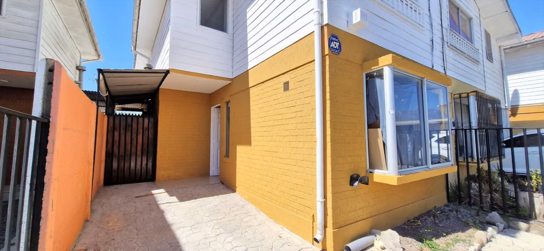 Venta de casa de tres dormitorios, dos baños en parad 6, Quillota.  98 M$.