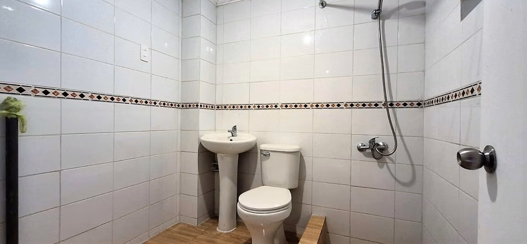 Venta de amplia casa recién remodelada, 4 dormitorios, en Limache. 68 M$