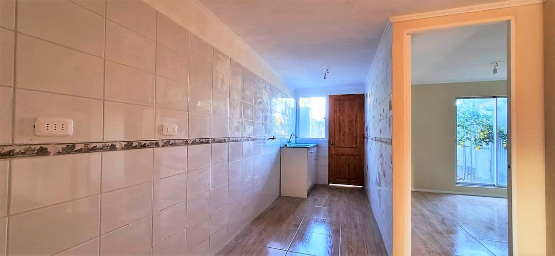 Venta de amplia casa recién remodelada, 4 dormitorios, en Limache. 68 M$