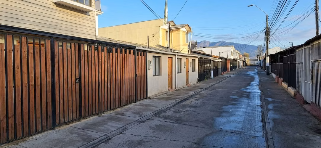 Venta de amplia casa recién remodelada, 4 dormitorios, en Limache. 68 M$