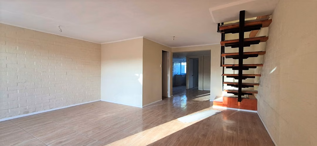 Venta de amplia casa recién remodelada, 4 dormitorios, en Limache. 68 M$