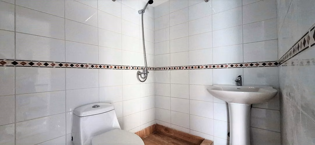 Venta de amplia casa recién remodelada, 4 dormitorios, en Limache. 68 M$