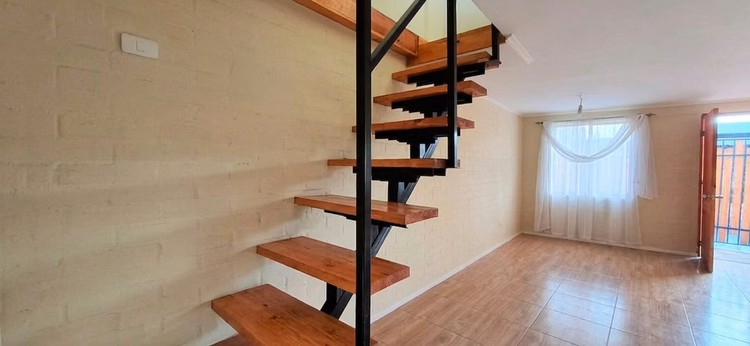 Venta de amplia casa recién remodelada, 4 dormitorios, en Limache. 68 M$