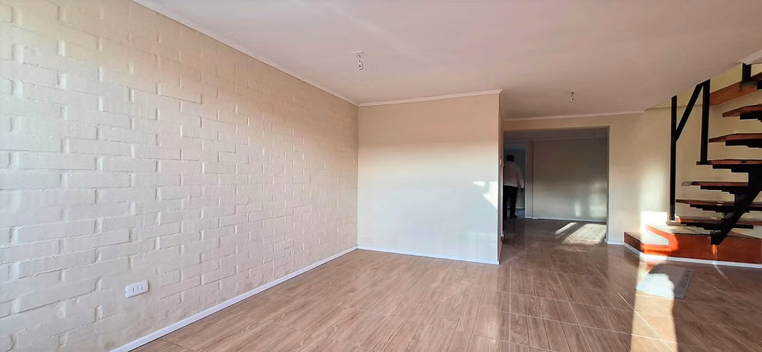 Venta de amplia casa recién remodelada, 4 dormitorios, en Limache. 68 M$