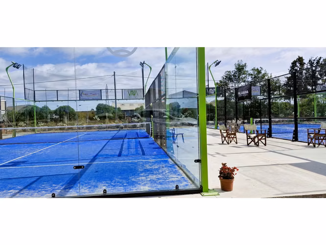 Venta de sitio de 29.375 m2., loteo dividido en 5 parcelas, con 4 canchas de Padel, en Quillota. 15.000 UF.