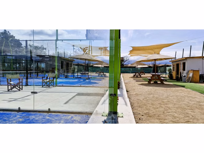 Venta de sitio de 29.375 m2., loteo dividido en 5 parcelas, con 4 canchas de Padel, en Quillota. 15.000 UF.
