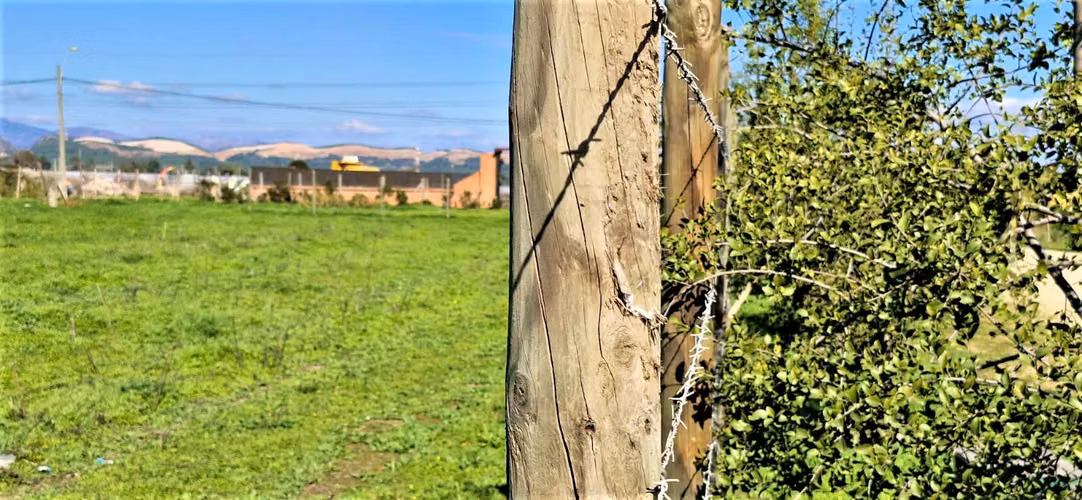 Venta de sitio de 29.375 m2., loteo dividido en 5 parcelas, con 4 canchas de Padel, en Quillota. 15.000 UF.