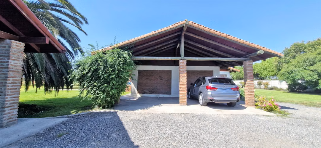 En venta hermosa casa  de 2 pisos, 310 m2., San Isidro, Quillota. 14.976 UF