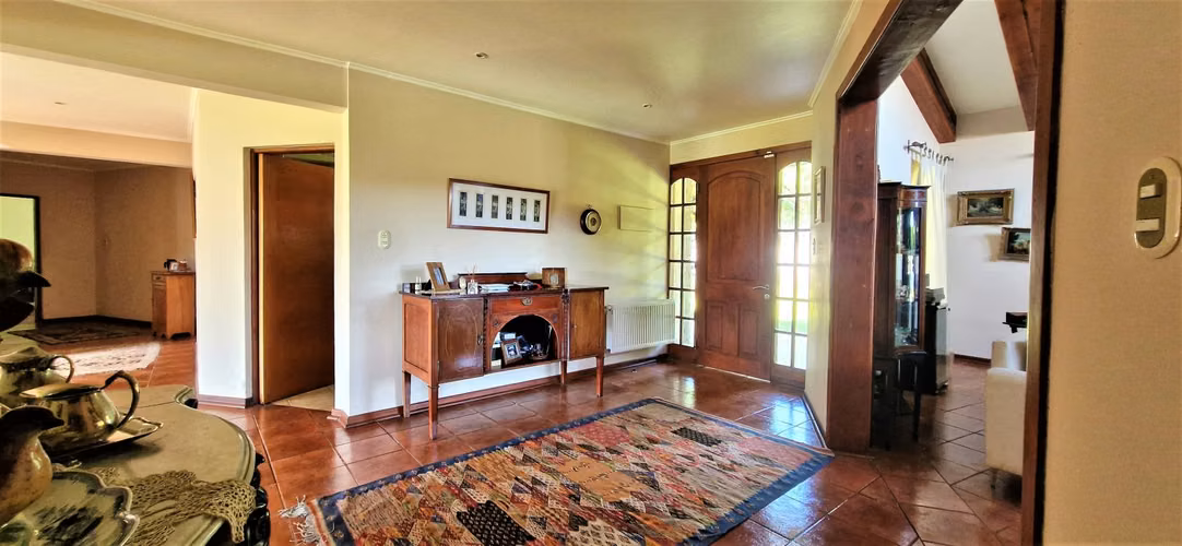En venta hermosa casa  de 2 pisos, 310 m2., San Isidro, Quillota. 14.976 UF