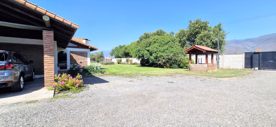 En venta hermosa casa  de 2 pisos, 310 m2., San Isidro, Quillota. 14.976 UF