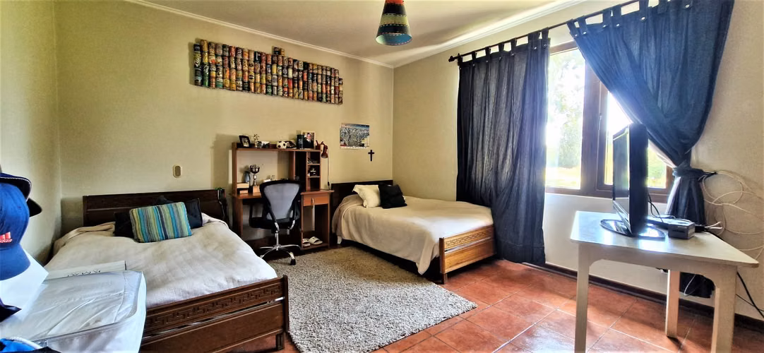 En venta hermosa casa  de 2 pisos, 310 m2., San Isidro, Quillota. 14.976 UF
