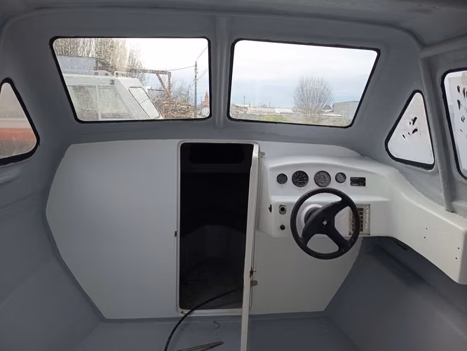 Se vende Lancha, casco nuevo con motor y pata
