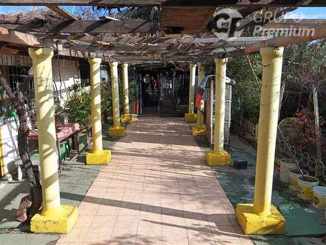 Amplia casa de 6 hab + 2 baños, gran patio y jardín interior