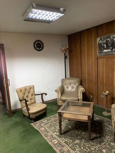Amplia Oficina en Venta con Recepción y Cocina Amoblada - Imagen 9