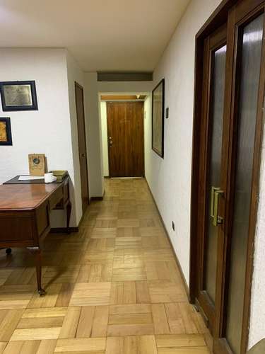 Amplia Oficina en Venta con Recepción y Cocina Amoblada - Imagen 5