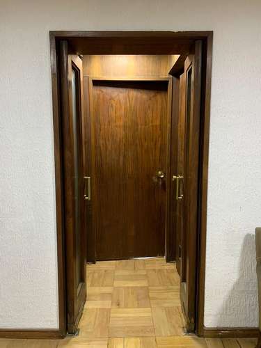 Amplia Oficina en Venta con Recepción y Cocina Amoblada - Imagen 3