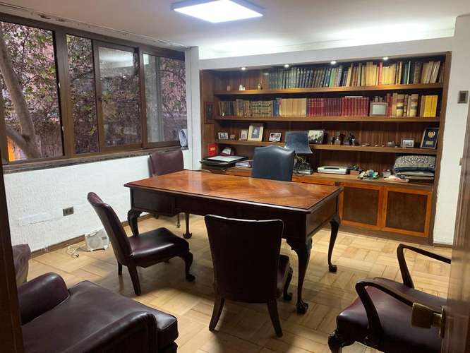 Amplia Oficina en Venta con Recepción y Cocina Amoblada - Imagen 10