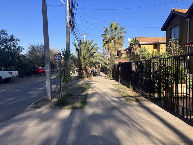 Amplia Casa de 2 Pisos, patio 3D + 2B  580 - La Manana, Peñaflor