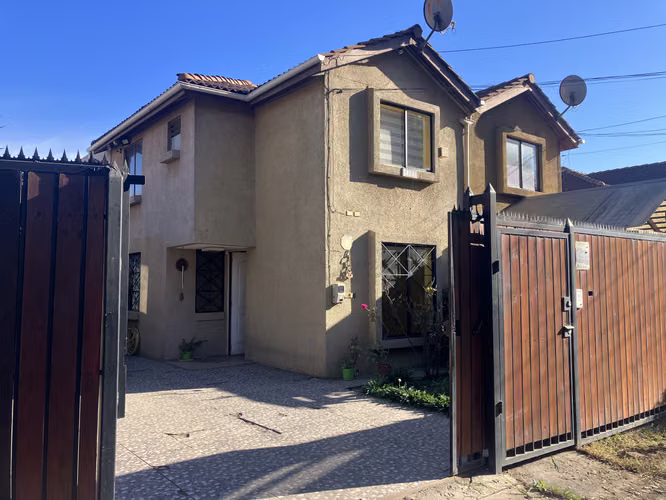 Amplia Casa de 2 Pisos, patio 3D + 2B  580 - La Manana, Peñaflor
