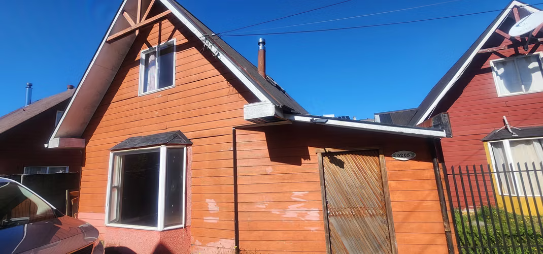 ARRIENDO CASA 2 PISOS EN SECTOR LOS DOMINICOS