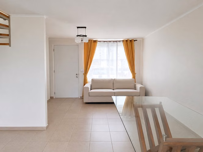 Arrienda una acogedora casa en Condominio Estancia Santa Cruz II – Padre Hurtado