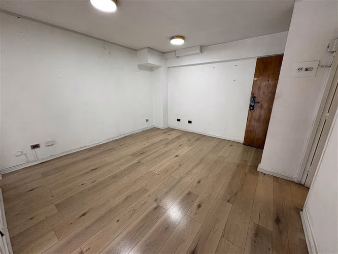 Oficina en arriendo 2 privados, baño y cocina en Providencia