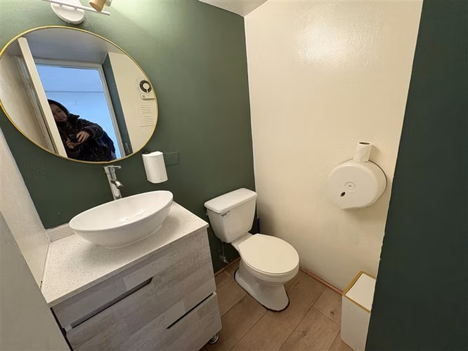 Oficina en arriendo 2 privados, baño y cocina en Providencia
